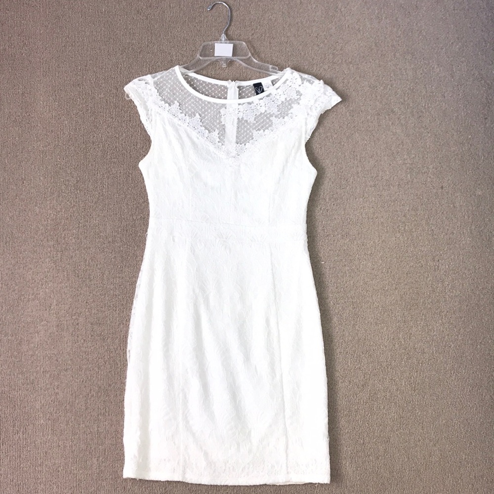 White, lace dress
